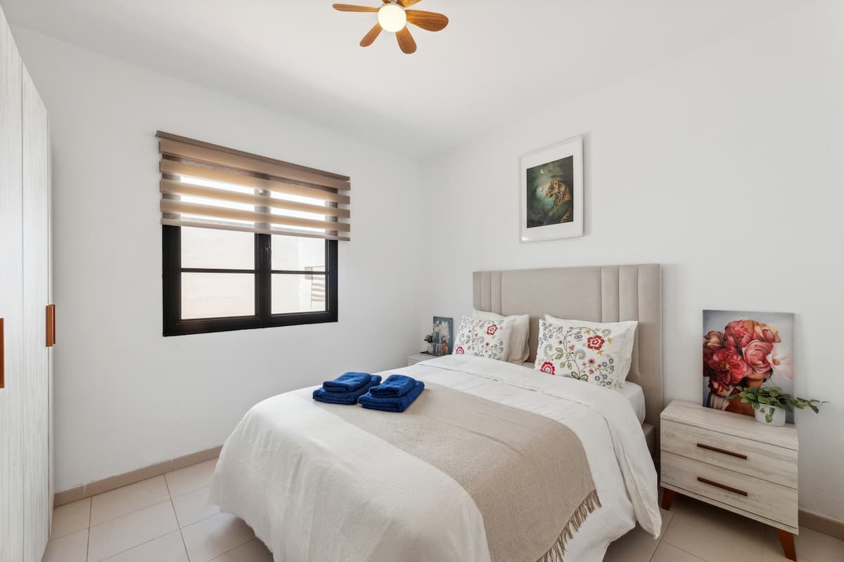 aa7f77d8-04f2-4618-bf56-81b985fea7ad